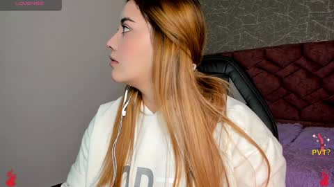 Snapshot of lucia_star_ chatting on January 21, 12:07 pm lucia star  online show from January 21, 12:07 pm