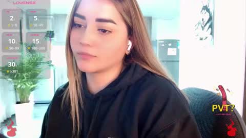 lucia star  online show from November 19, 2:11 am