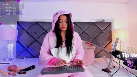 Lucia online show from November 25, 1:21 pm