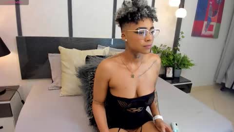  lucia wallace  online show from January 31, 11:24 pm