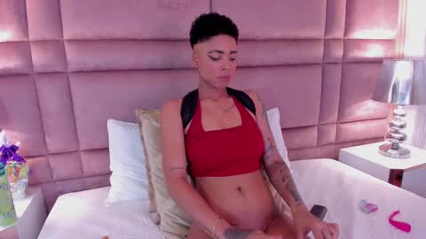  lucia wallace  online show from March 10, 11:27 pm