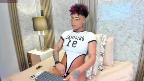  lucia wallace  online show from June 30, 10:29 pm