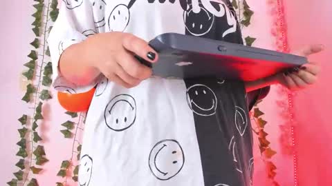 Snapshot of lucie_angel chatting on October 31, 4:07 pm Lucie Grey online show from October 31, 4:07 pm