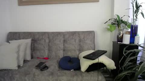 luciiana online show from May 24, 1:28 pm