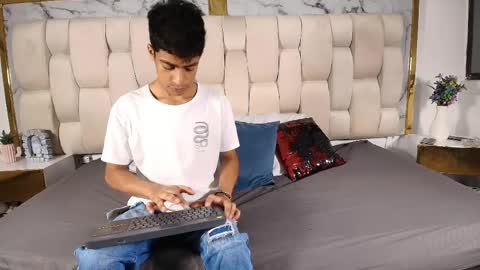 LUCK AND SAMUEL online show from April 19, 2:56 am