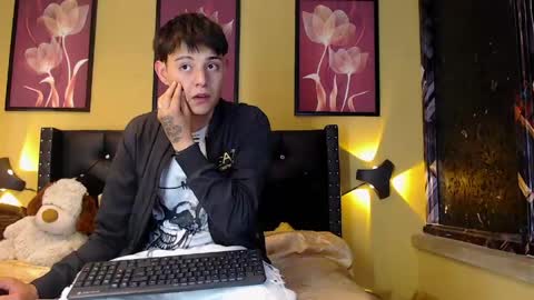 luckk_ online show from April 21, 7:04 am