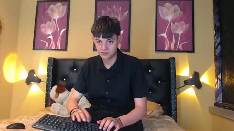 luckk_ online show from April 15, 5:44 am