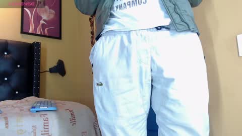 luckk_ online show from April 4, 5:03 am