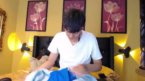 luckk_ online show from April 17, 4:37 am