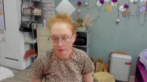 lucky_licky20 online show from January 19, 4:55 am