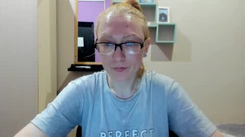 lucky_licky20 online show from March 1, 3:21 am