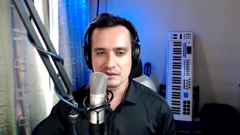 Snapshot of luckyman10000000 chatting on October 22, 7:00 am luckyman10000000 online show from October 22, 7:00 am