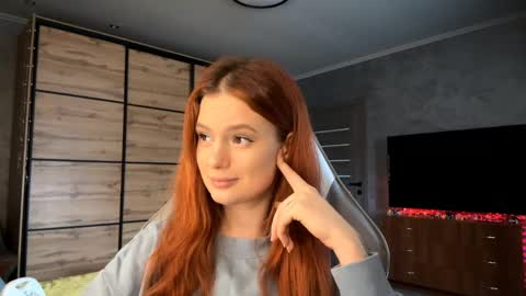 EmmaEmbers online show from April 16, 2:17 pm