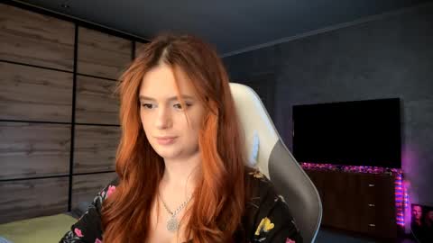 EmmaEmbers online show from April 8, 3:15 pm