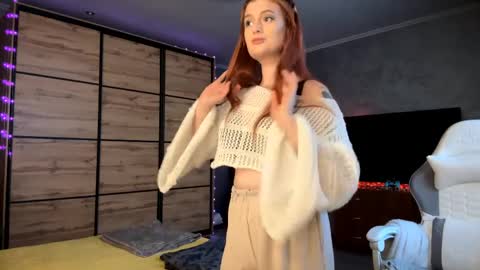 EmmaEmbers online show from April 3, 3:30 pm