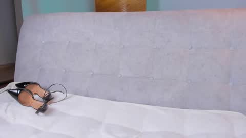 Hello my name is Lucy nice to meet you  thumb up is important for me kisses     online show from September 26, 4:48 pm