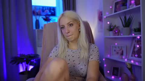 Cutie Lucy online show from June 21, 6:14 pm