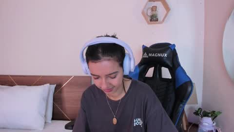 Snapshot of lucy_ferreiraa chatting on October 6, 5:03 am Your Lucy online show from October 6, 5:03 am