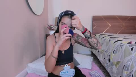 Snapshot of lucy_ferreiraa chatting on October 5, 4:54 am Your Lucy online show from October 5, 4:54 am