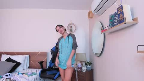 Snapshot of lucy_ferreiraa chatting on October 14, 6:16 am Your Lucy online show from October 14, 6:16 am