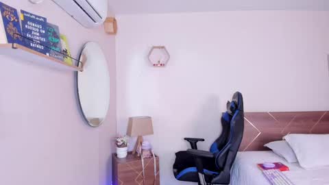 Snapshot of lucy_ferreiraa chatting on September 25, 9:00 pm Your Lucy online show from September 25, 9:00 pm