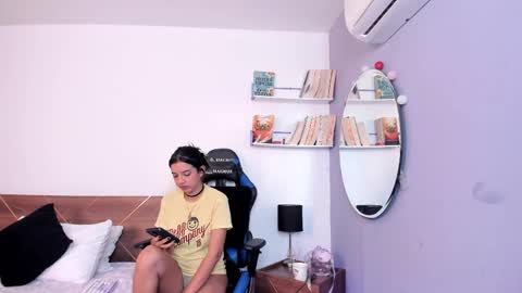 Snapshot of lucy_ferreiraa chatting on February 24, 7:00 am Your Lucy online show from February 24, 7:00 am