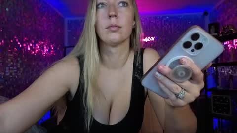 lucyallen4201 online show from May 28, 10:13 am
