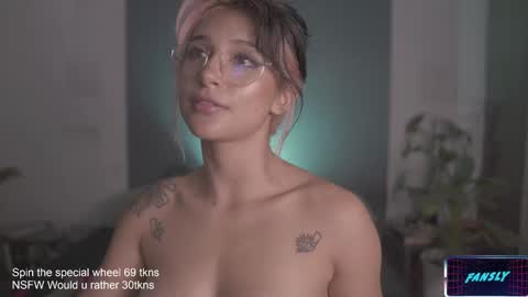 Lucy Alien  online show from February 25, 1:52 am