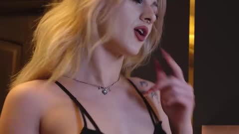 Lucy Lexton online show from February 25, 6:25 am