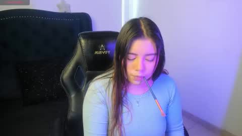 Lucy Petit online show from December 2, 1:09 pm