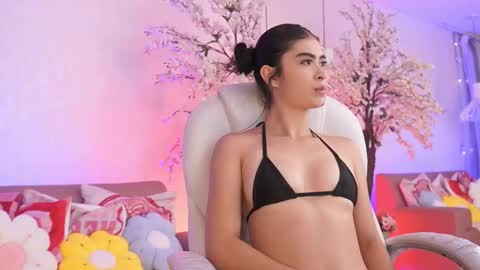 lucyweisser online show from April 18, 7:07 pm