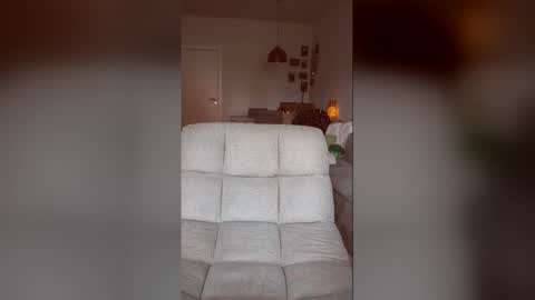 lucyxlou online show from April 1, 10:27 am