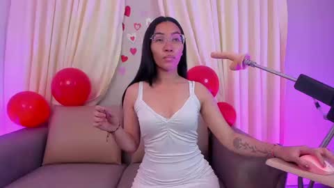 Lucy Liiu online show from September 20, 1:03 pm