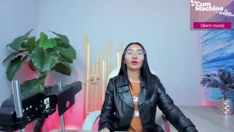 Lucy Liiu online show from September 18, 1:04 pm