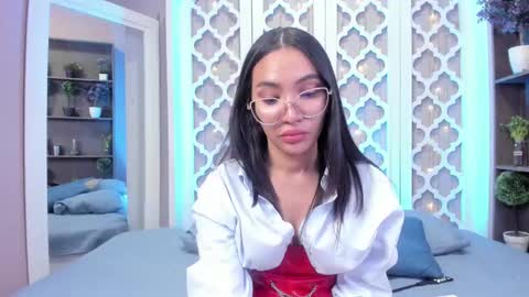 Lucy Liiu online show from March 4, 1:12 am