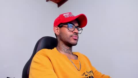 Luigi Vitale online show from October 7, 1:45 am