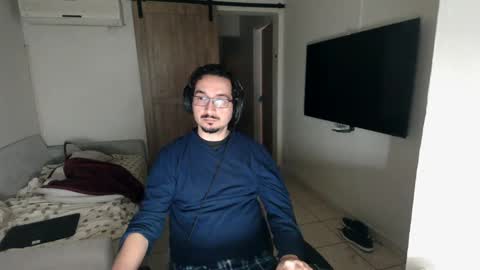 luis_flr online show from January 13, 5:01 am