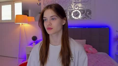 LuisaClover online show from April 21, 12:23 pm