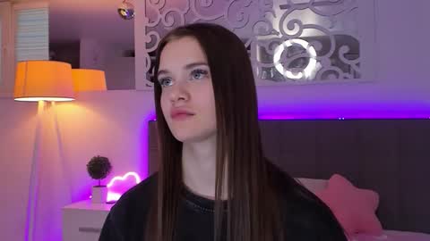 LuisaClover online show from March 20, 3:39 pm