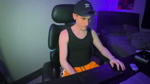 lukatripp online show from December 5, 8:49 pm