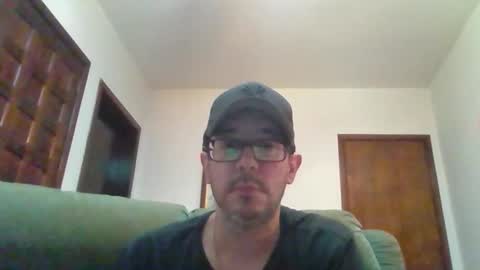 Snapshot of lukz88bigcock chatting on January 31, 12:28 am Luke online show from January 31, 12:28 am