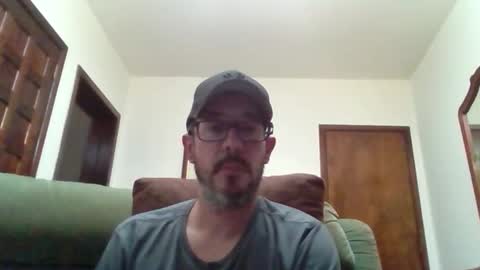 Snapshot of lukz88bigcock chatting on September 18, 10:58 pm Luke online show from September 18, 10:58 pm