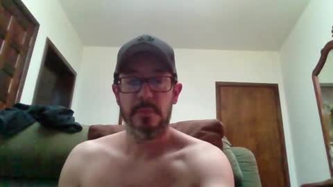 Snapshot of lukz88bigcock chatting on September 20, 12:46 am Luke online show from September 20, 12:46 am