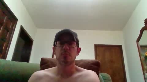 Snapshot of lukz88bigcock chatting on October 3, 1:04 am Luke online show from October 3, 1:04 am