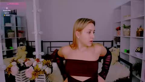 Lily online show from November 11, 7:10 am