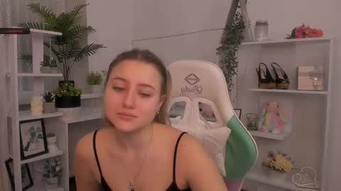 Lily online show from December 4, 7:41 am