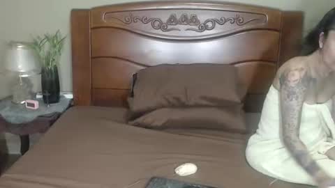 lulu_wild online show from March 28, 10:27 am