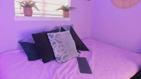 lummii_ online show from March 2, 7:20 pm