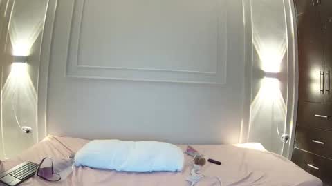 luna and banji online show from October 14, 11:30 pm