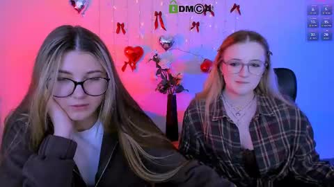 luna_berryy online show from May 16, 6:50 pm